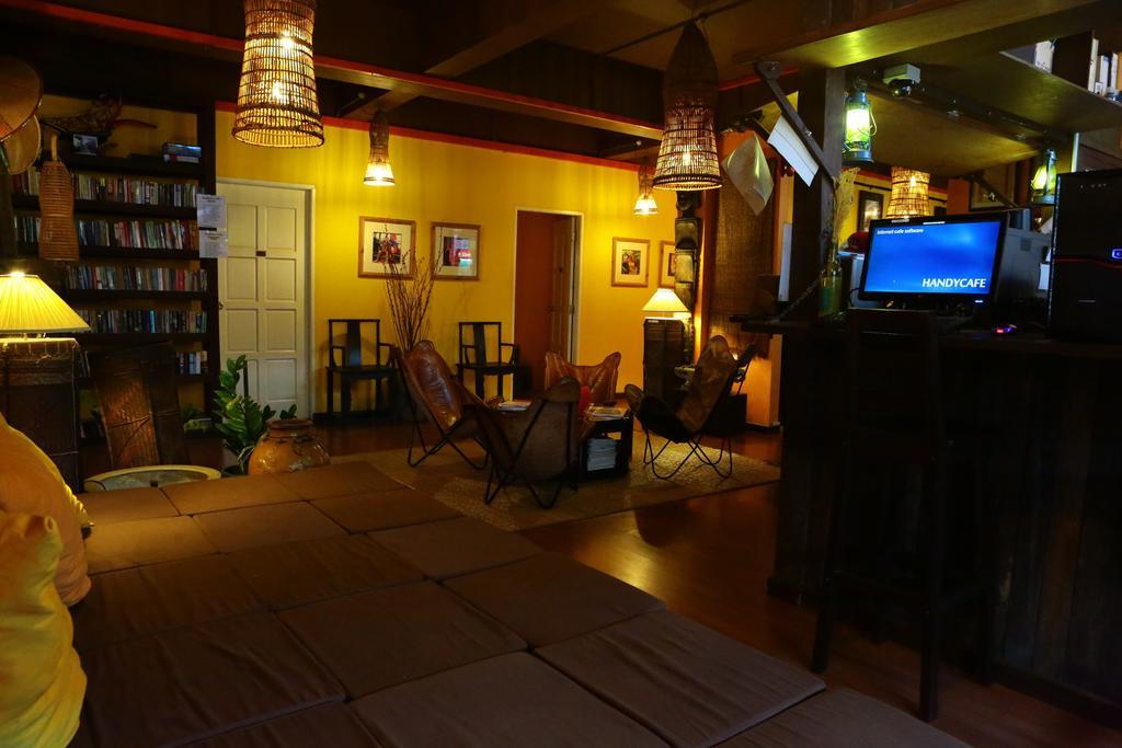 Singgahsana Lodge Kuching Bagian luar foto